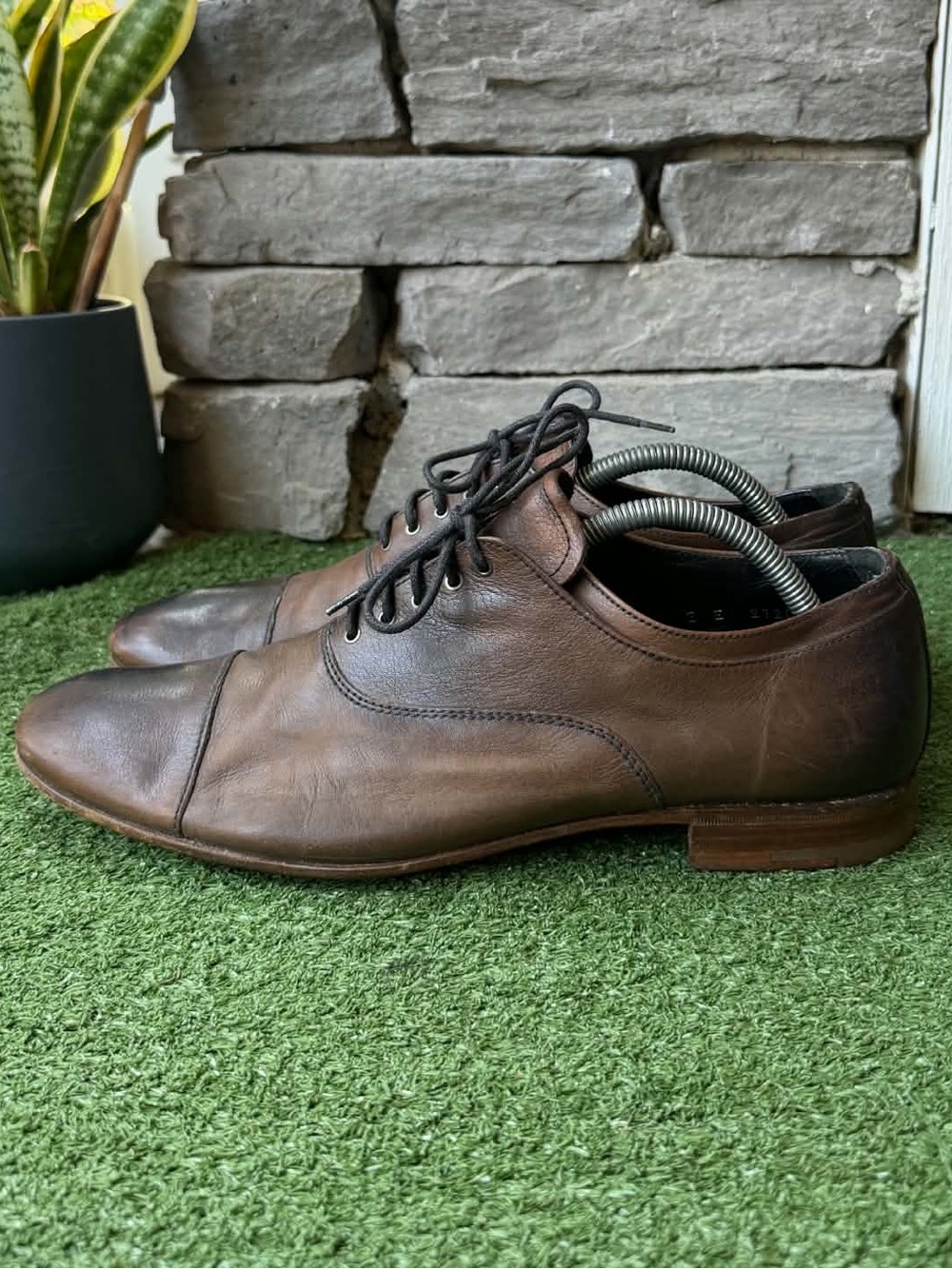 Prada Distressed Leather Cap Toe Lace Up Mens Shoes